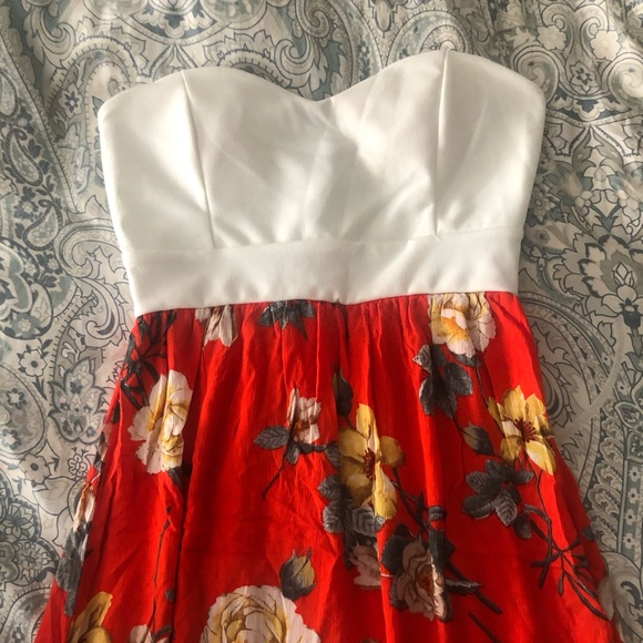 NWOT-Strapless tropical floral maxi w/bra inserts - Picture 2 of 5